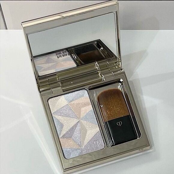 Cle De Peau 11 Pastel Luminizing Face Enhancer Highlighter - Picture 1 of 1